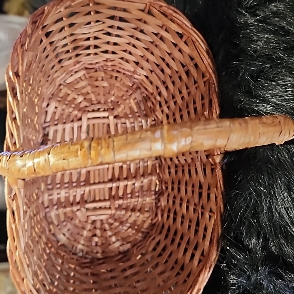 Woven Basket with Handle. VINTAGE OVAL SHAPED. - Picture 3 of 5